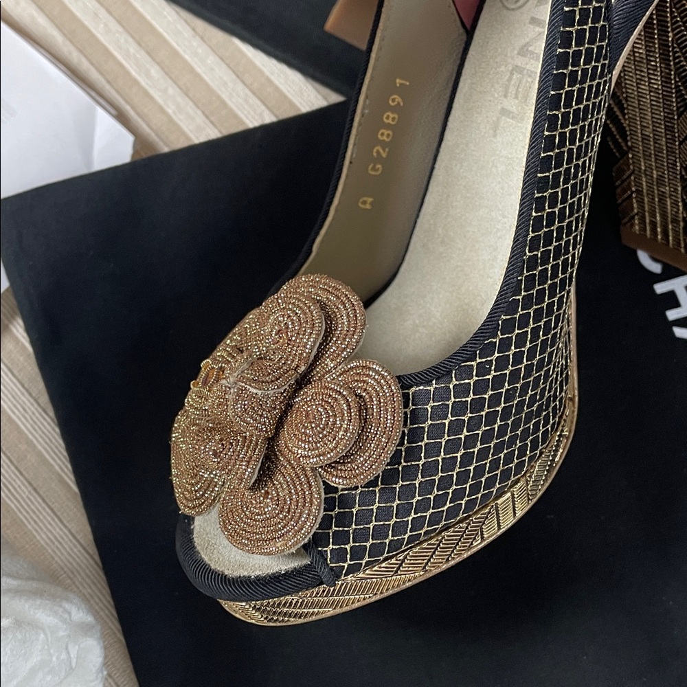CHANEL Camellia Gold Flower Black 35 / 5 B  slingback heels - Picture 13 of 17